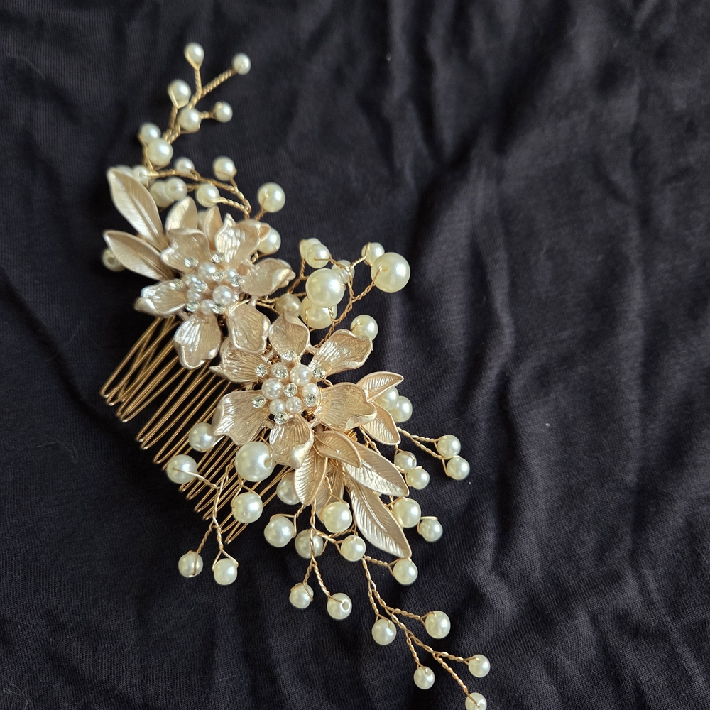 JJs House Gold and Pearl Floral Hair Comb